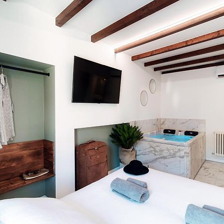 Sahara & Amazzonia Luxury Rooms- The House Of Travelers Como Eksteriør billede