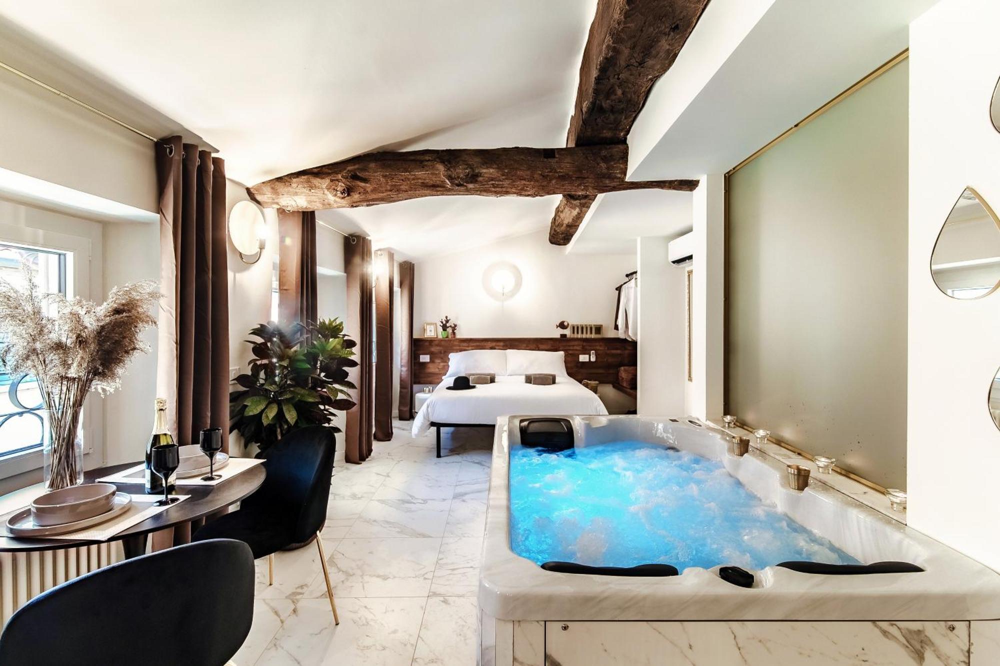 Sahara & Amazzonia Luxury Rooms- The House Of Travelers Como Eksteriør billede