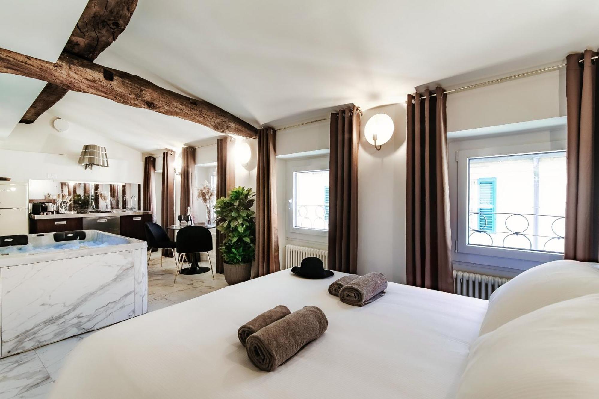 Sahara & Amazzonia Luxury Rooms- The House Of Travelers Como Eksteriør billede