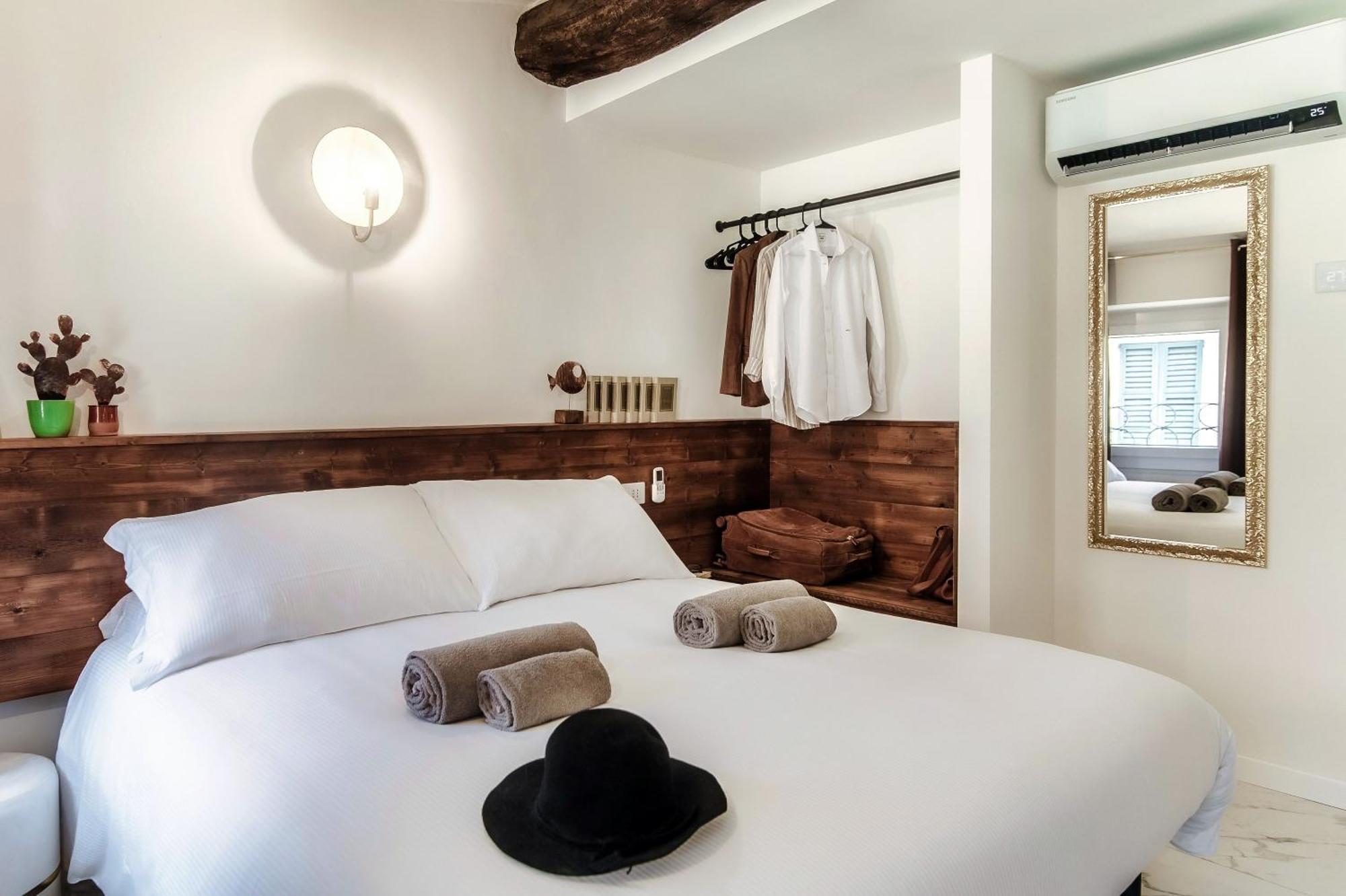 Sahara & Amazzonia Luxury Rooms- The House Of Travelers Como Eksteriør billede
