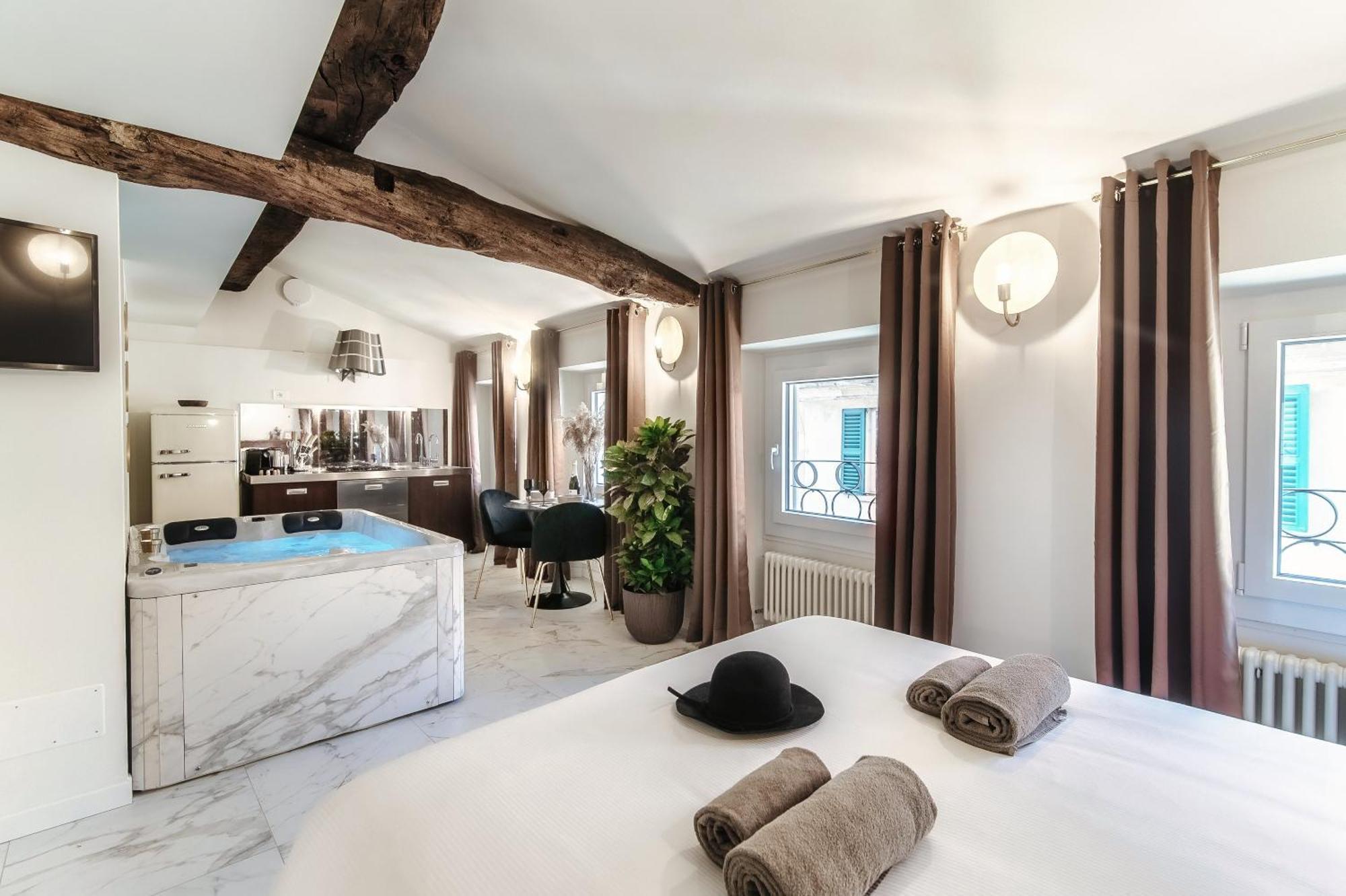 Sahara & Amazzonia Luxury Rooms- The House Of Travelers Como Eksteriør billede