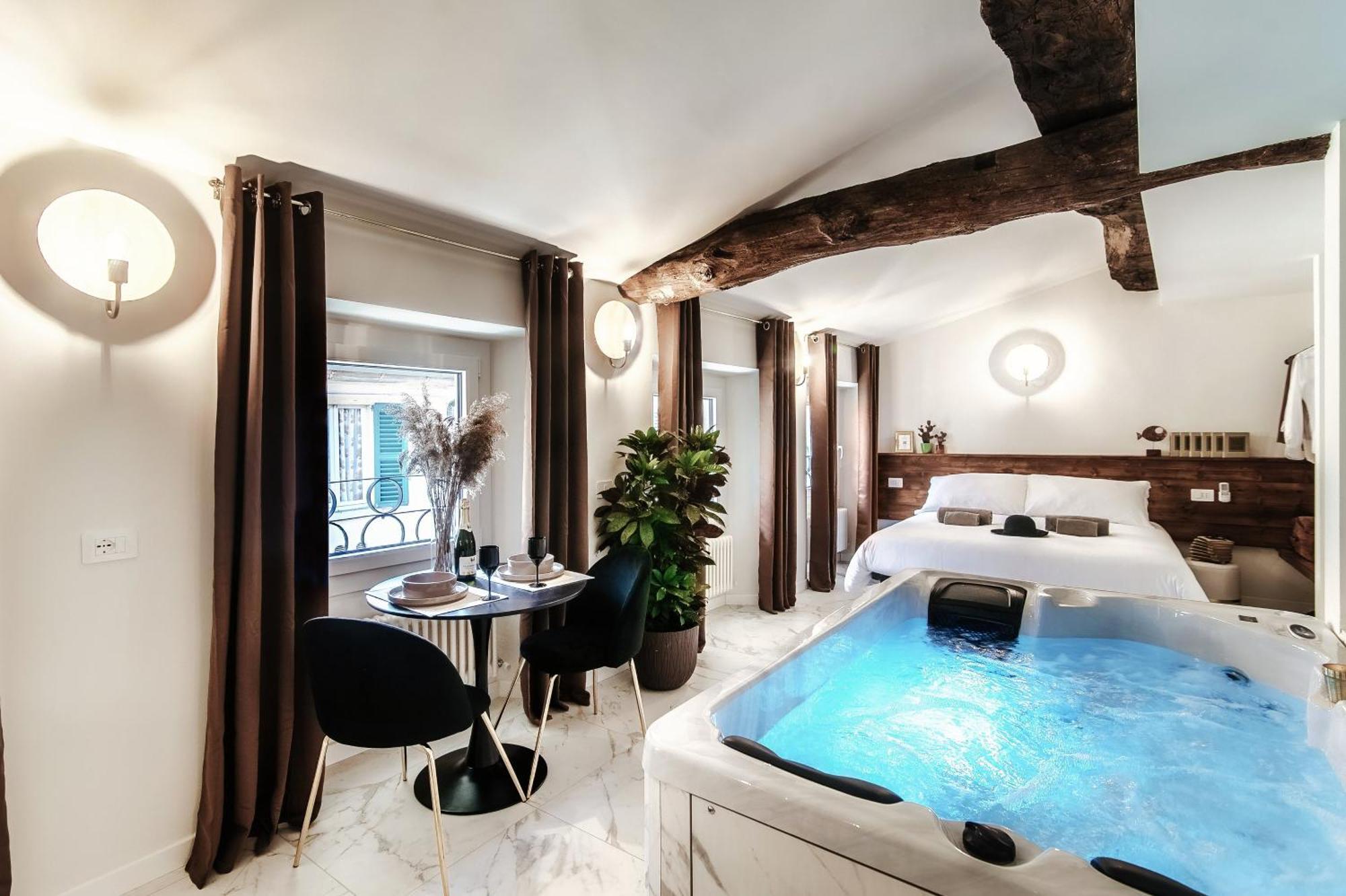 Sahara & Amazzonia Luxury Rooms- The House Of Travelers Como Eksteriør billede