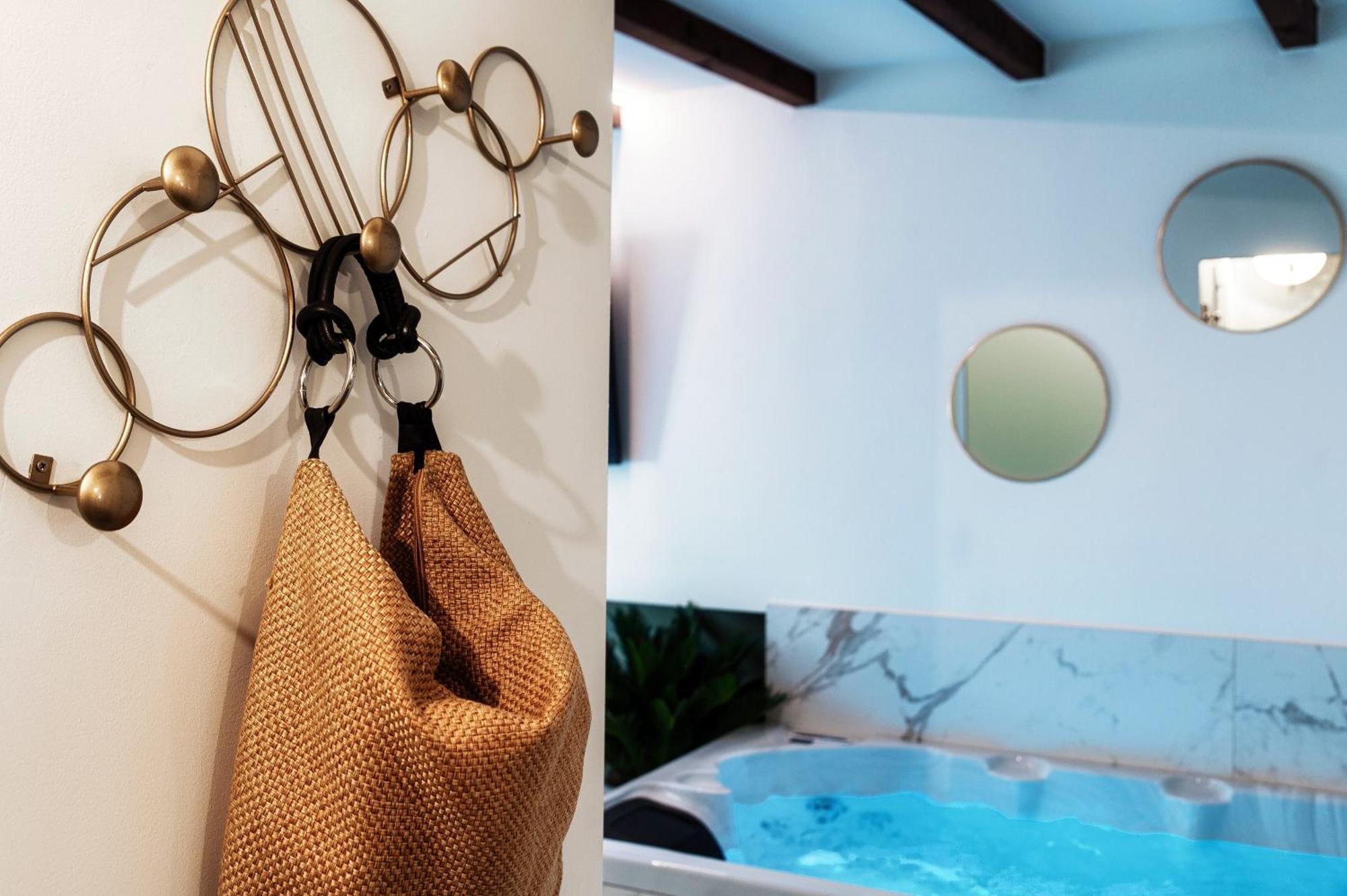 Sahara & Amazzonia Luxury Rooms- The House Of Travelers Como Eksteriør billede
