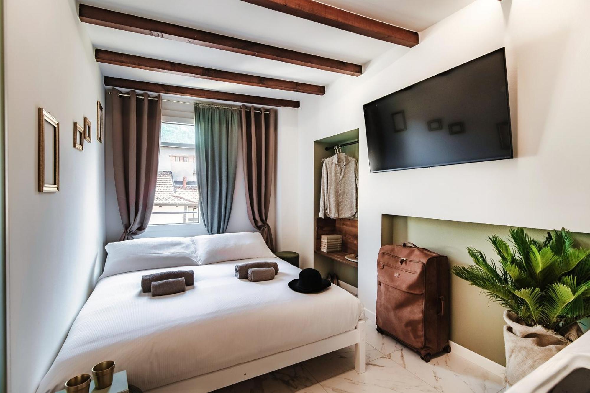 Sahara & Amazzonia Luxury Rooms- The House Of Travelers Como Eksteriør billede