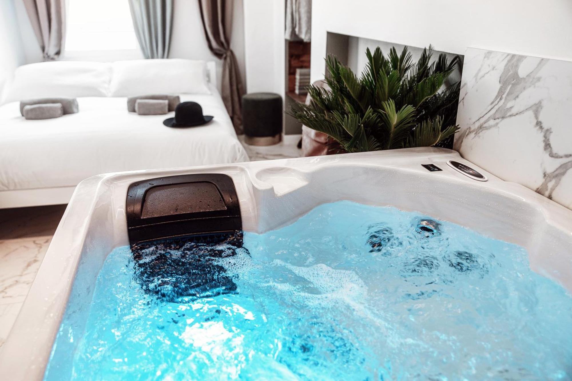 Sahara & Amazzonia Luxury Rooms- The House Of Travelers Como Eksteriør billede