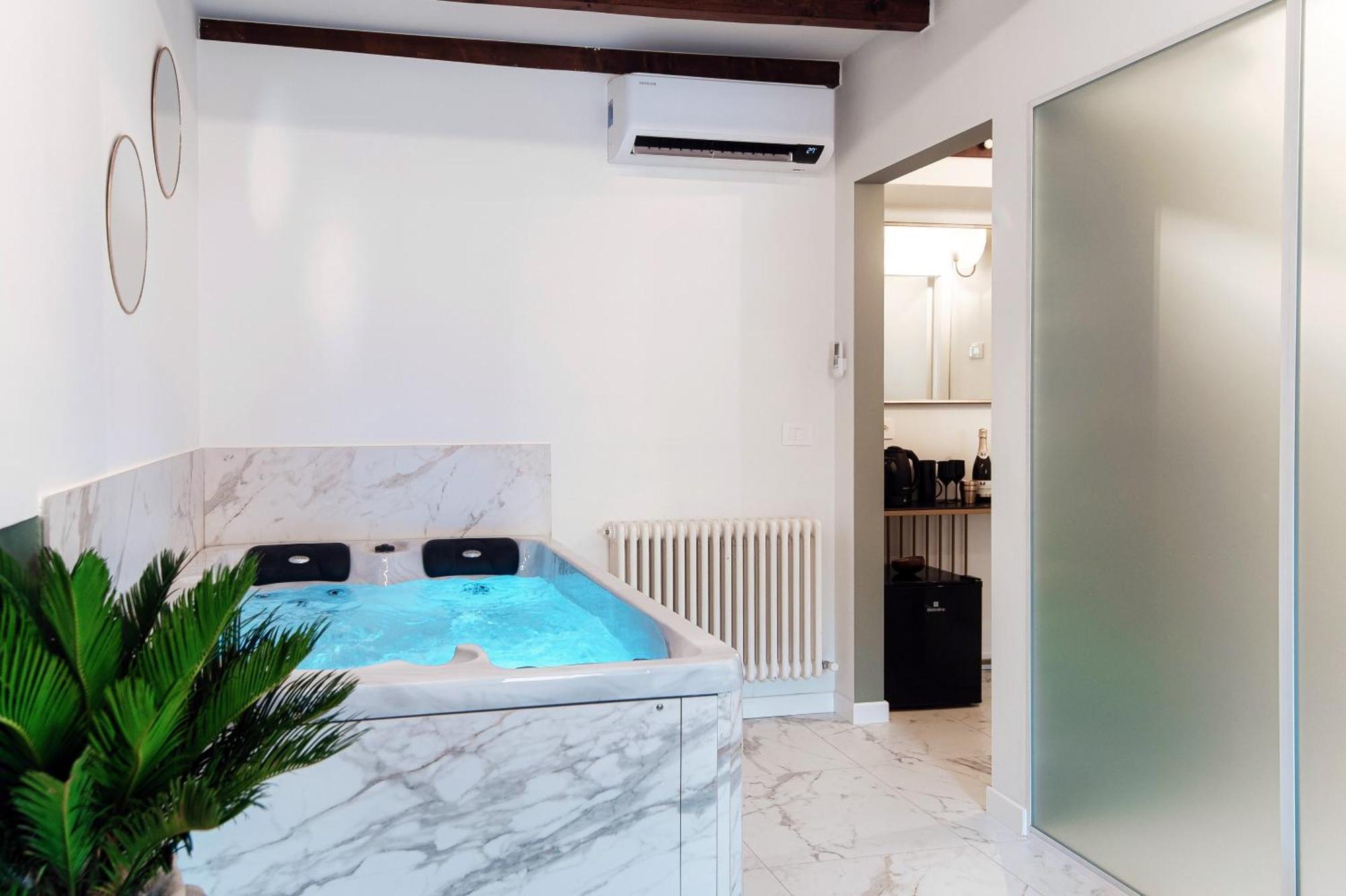 Sahara & Amazzonia Luxury Rooms- The House Of Travelers Como Eksteriør billede