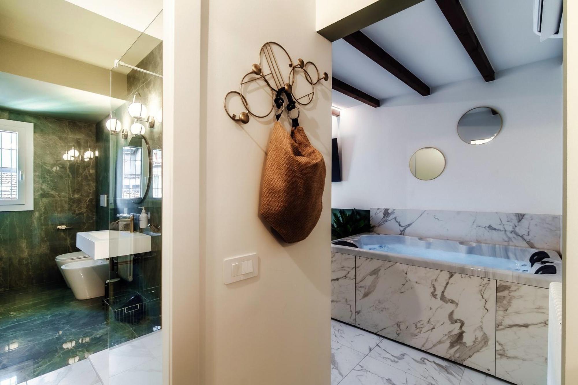 Sahara & Amazzonia Luxury Rooms- The House Of Travelers Como Eksteriør billede