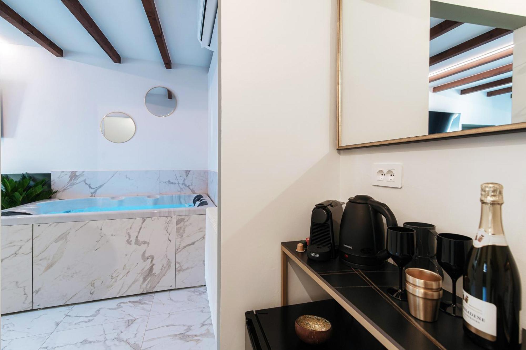 Sahara & Amazzonia Luxury Rooms- The House Of Travelers Como Eksteriør billede