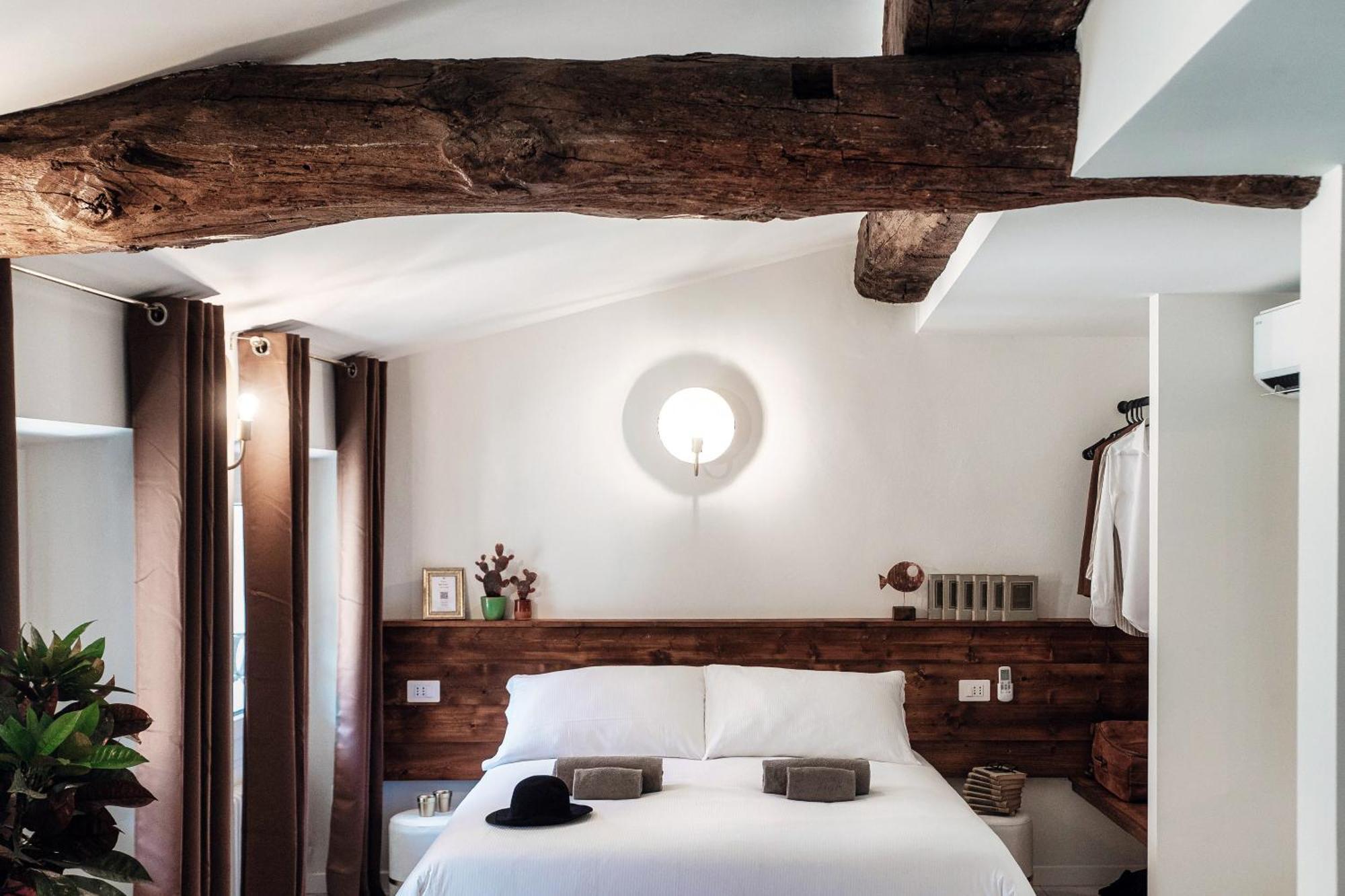 Sahara & Amazzonia Luxury Rooms- The House Of Travelers Como Eksteriør billede