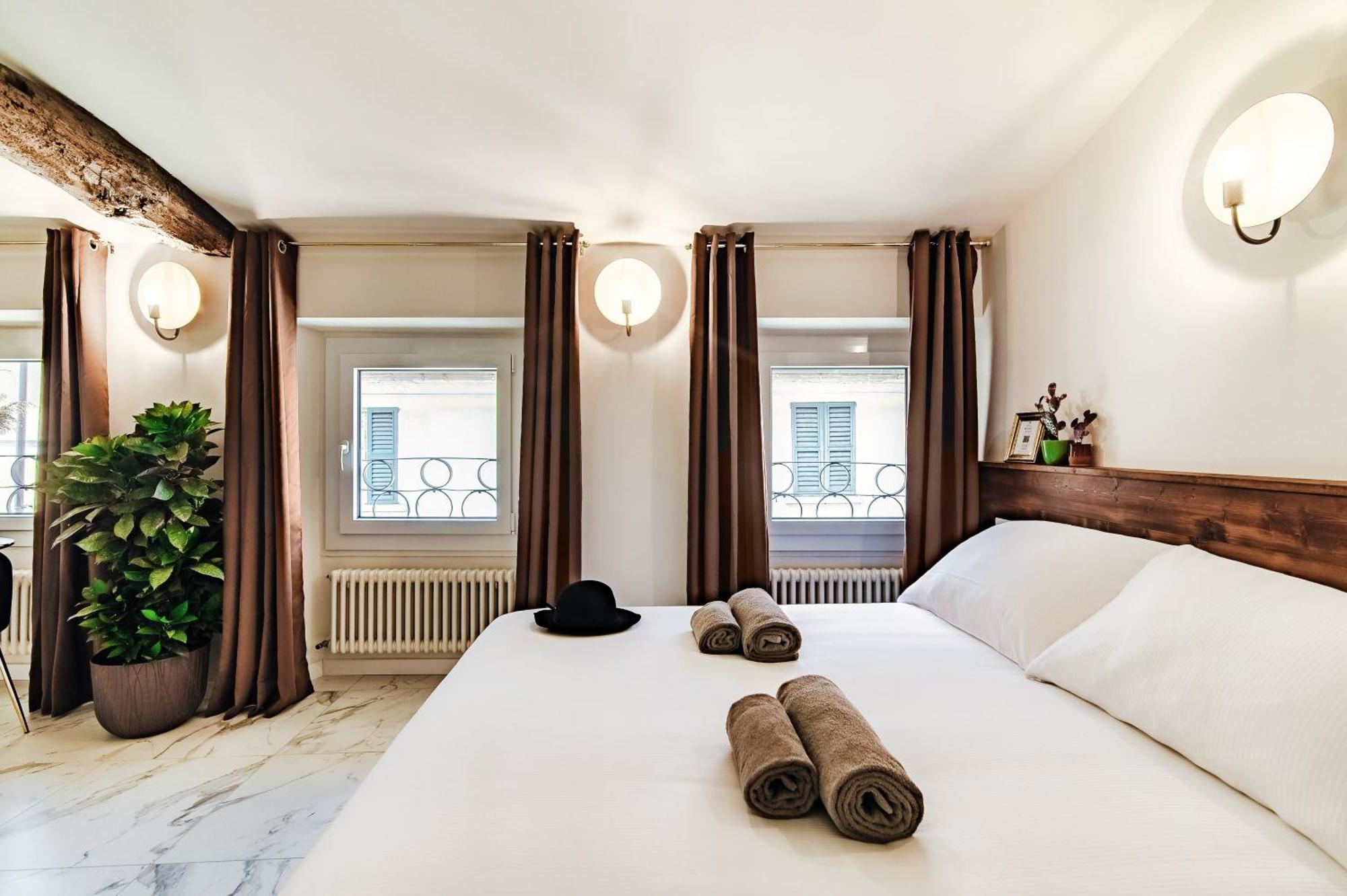 Sahara & Amazzonia Luxury Rooms- The House Of Travelers Como Eksteriør billede