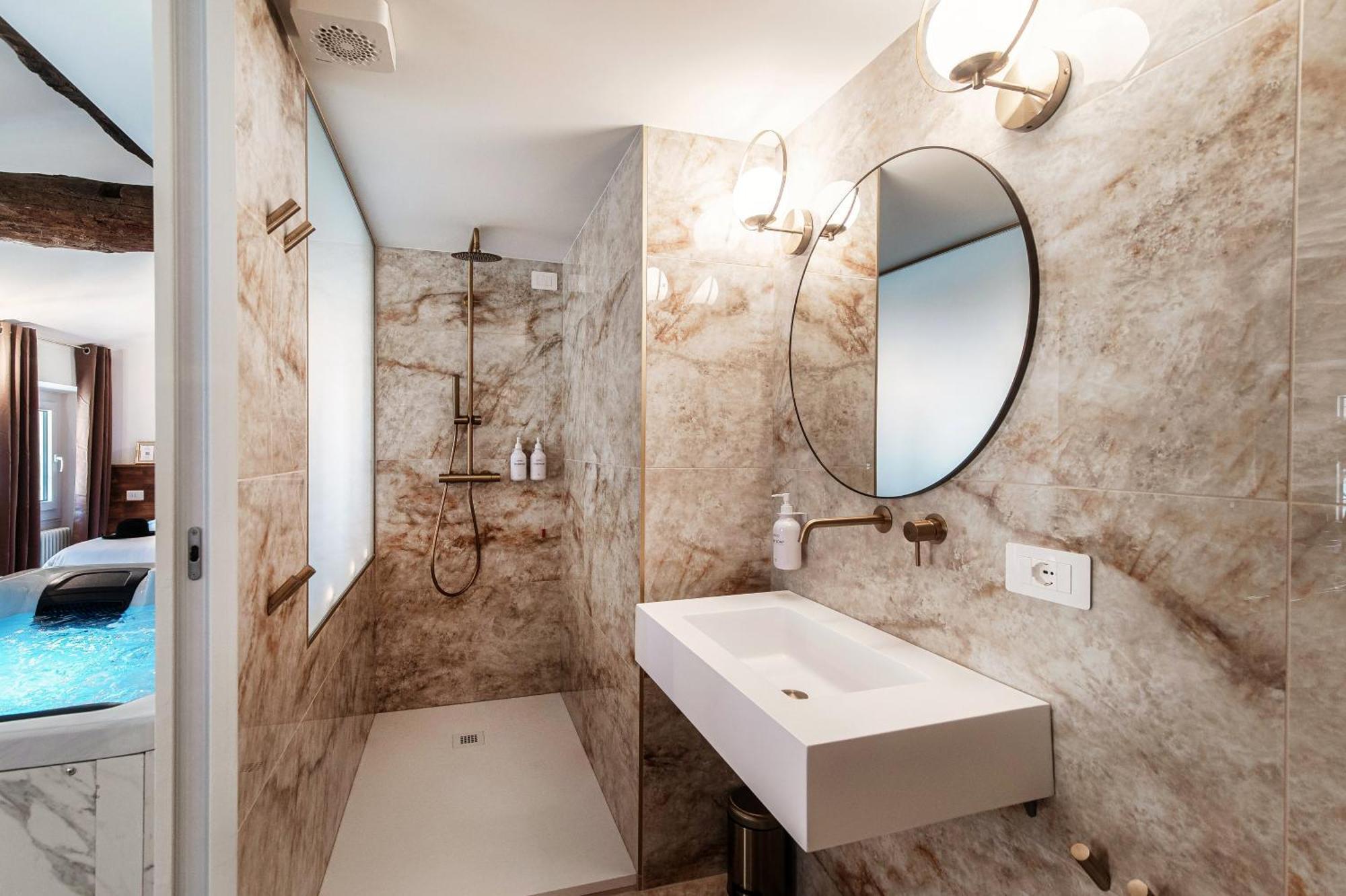 Sahara & Amazzonia Luxury Rooms- The House Of Travelers Como Eksteriør billede