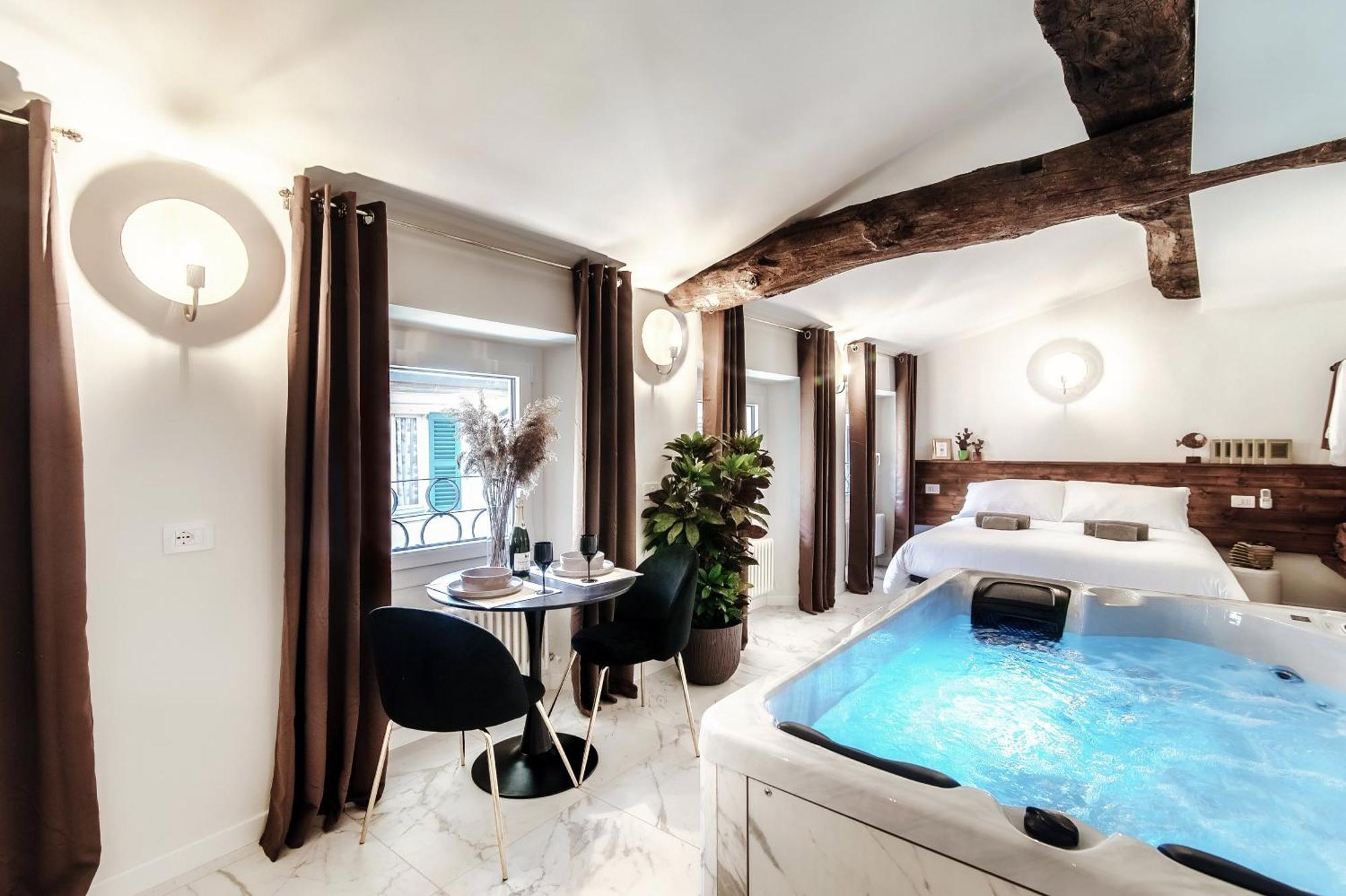 Sahara & Amazzonia Luxury Rooms- The House Of Travelers Como Eksteriør billede