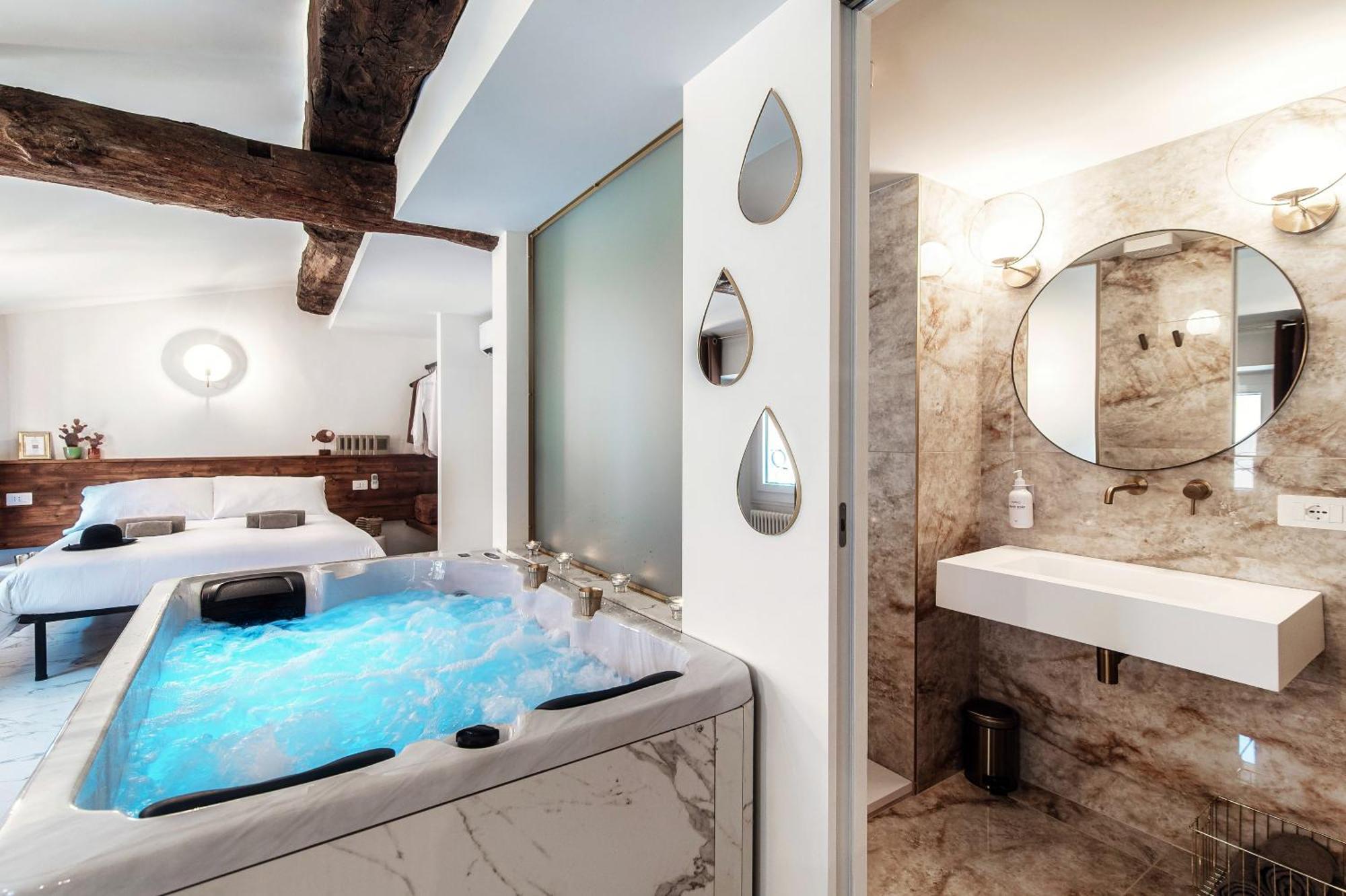 Sahara & Amazzonia Luxury Rooms- The House Of Travelers Como Eksteriør billede